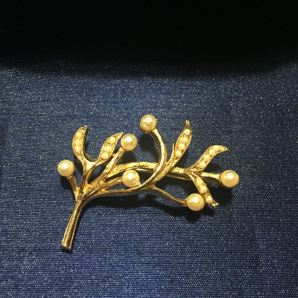 🪩Vintage Gold Brooch - Picture 2 of 3